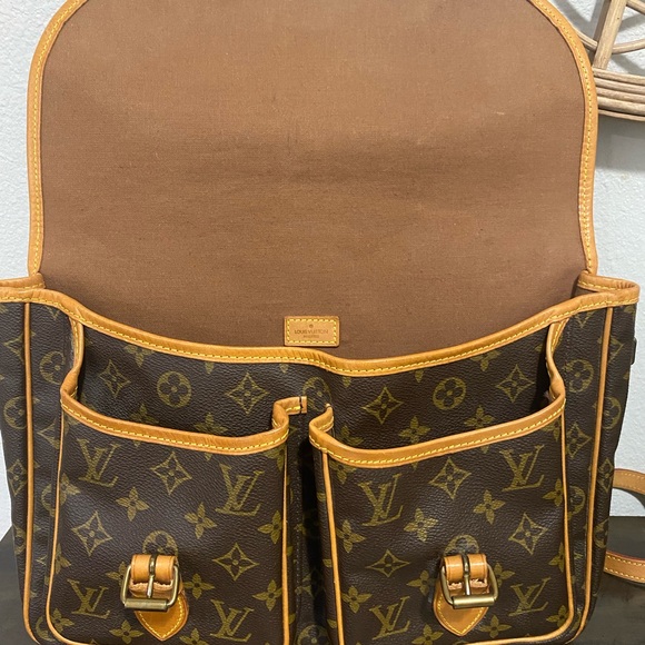 Louis Vuitton Gibeciere Gm Brown Leather Cross Body Bag - Picture 6 of 13